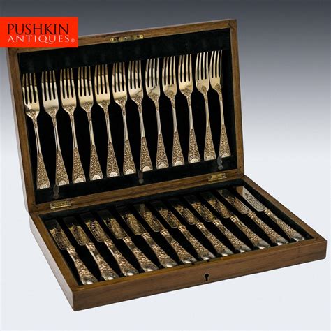 ANTIQUE 19thC VICTORIAN BOXED SOLID SILVER GILT DESSERT CUTLERY SET C