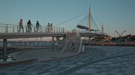 Los Puentes Peatonales De Lusail En El Puente De Vidrio De Lusail En El