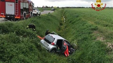 Forlimpopoli Incidente Finisce Con L Auto Nel Fosso