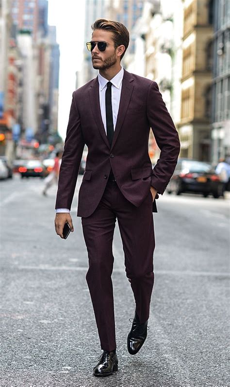 Burgundy suit for men | Anzug herren, Männer outfit, Männer anzug