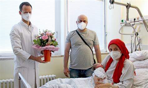 Es ist ein Mädchen Das Klinikum Frankfurt Höchst freut sich über 1