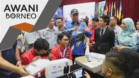 Peranti Siswa 493 Pelajar B40 Politeknik Kota Kinabalu Terima Bantuan