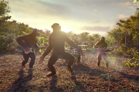 Coldplay Como Monos Digitalizados En El Video De Adventures Of A Lifetime