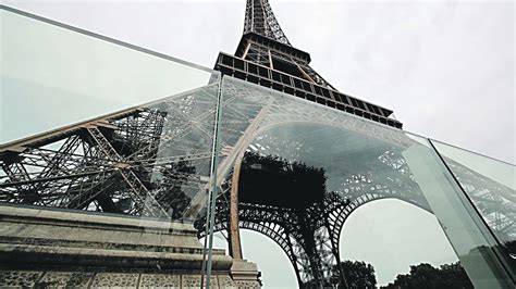 Torre Eiffel Blindada Con Muro De Cristal