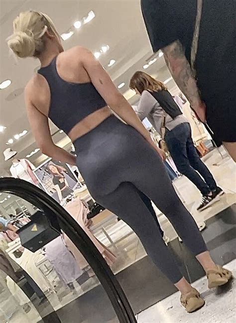 Blonde Big Booty Doll OC Spandex Leggings Yoga Pants Forum