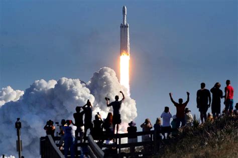 SpaceX employees enjoy 'calm' as Elon Musk distracted by Twitter