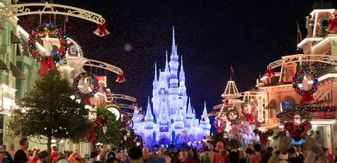 The Holidays in Disney World: 5 Things You Should Know - WDW Magazine