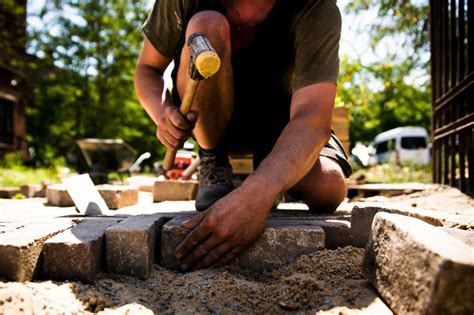 Mitarbeitende Im Gala Bau Bekommen In Stufen Prozent Mehr Lohn