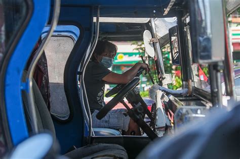 Ilang Jeepney Driver Na Bumiyahe Kahapon Hinarang Sa Tigil Pasada