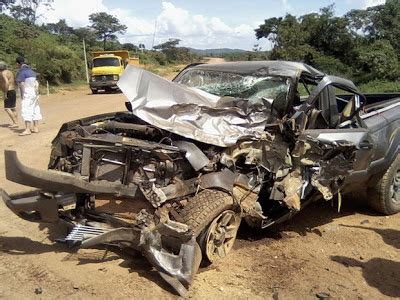 Motorista tenta ultrapassagem e morre ao bater em caminhão em MT