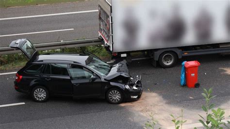 A66 Bei Gelnhausen Unfall Zwischen Mehreren Lkw Vier Menschen Verletzt