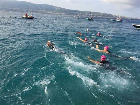 Messina Sabato La Traversata A Nuoto Dello Stretto Si Partir Da