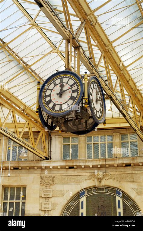 Station Clock London Hi Res Stock Photography And Images Alamy