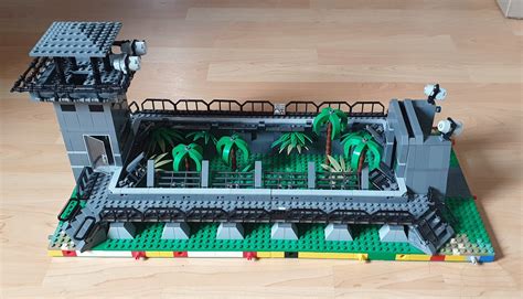 Lego Jurassic Park Raptor Pen