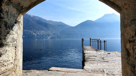 Si Tuffa Dal Pontile Dove E Proibito E Rischia Di Annegare Tragedia