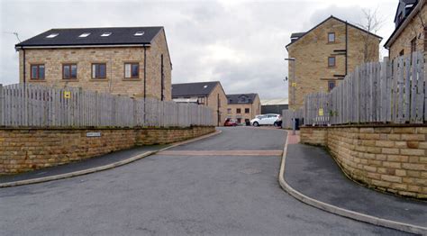 Berry Close Baildon Habiloid Cc By Sa 2 0 Geograph Britain And