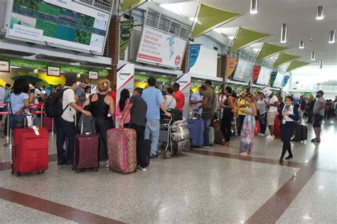 Las Autoridades Aeroportuarias Esperan La Llegada De 235 Mil Pasajeros