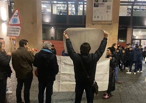 Vecinos De La Ribera Del Duero Protestan Ante Ma Ueco Por Las