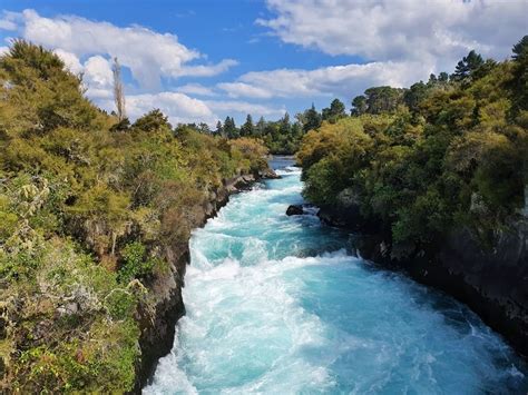 THE HUKA FALLS WALK FROM THE THERMAL SPA PARK