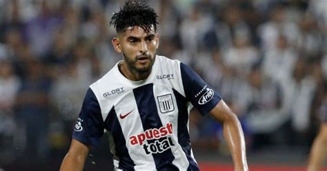 Carlos Zambrano se convirtió en el foco de atención Alianza Lima Futbol