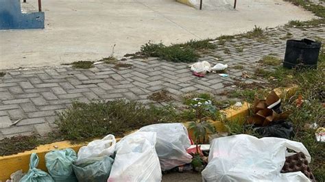 COMUNIDADE DE CRUZEIRO DO NORDESTE DENUNCIA ABANDONO NA PRAÇA PRINCIPAL