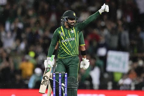 ICC T20 World Cup 2022 Shadabs All Round Show Helps Pakistan Stay