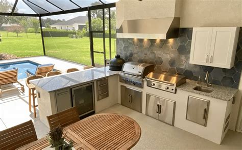 Lighting and Ambiance in L-Shaped Outdoor Kitchens - The Compact Kitchen