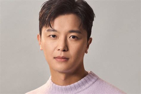 Yeon Woo Jin Praises His Co Star Park Bo Young As An Angel In Netflixs