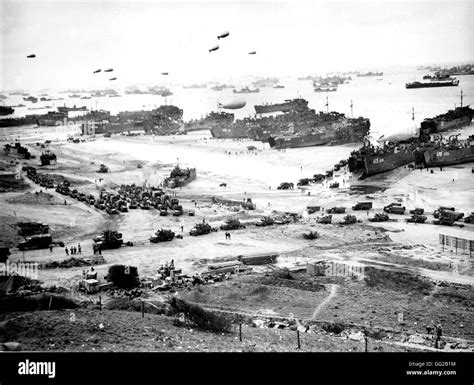 Desembarco De Las Tropas Aliadas En Las Playas De Normandía Francia El 6 De Junio De 1944