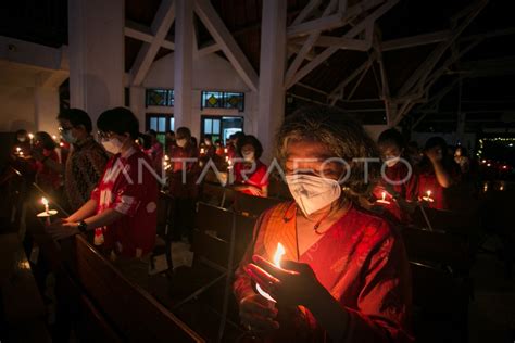 IBADAH MALAM NATAL DI SOLO ANTARA Foto