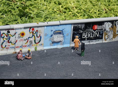 Eine Miniatur Eines Abschnitts Der Berliner Mauer Kurz Nach Dem Fall