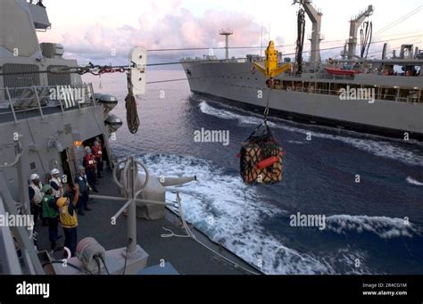 El Destructor DE Misiles Guiado Clase Arleigh Burke USS Hopper DDG 70