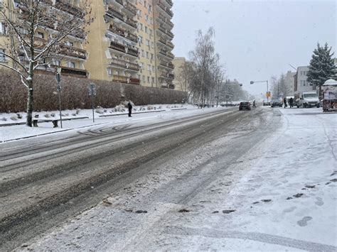 Trudne warunki na drogach w regionie Radio Wrocław