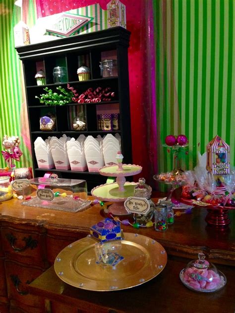 Colorful And Fun Honeydukes Table Decorations