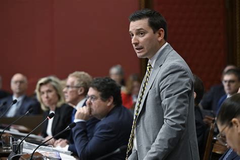 Quebec government tables draft Constitution that will be 'law of all