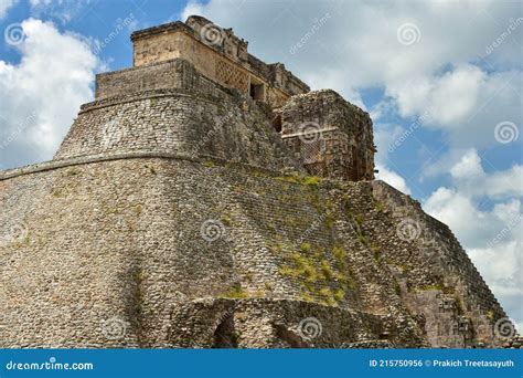 Piramide Van De Goochelaar Bij Uxmal Een Oude Maya Stad In Mexico