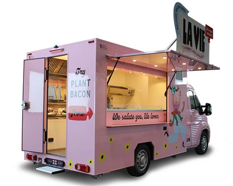 Vegan Food Truck 77FOODS | Try the Vegetable Meat Burger by La Vie