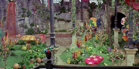 6 Ways Willy Wonka 1971 Is Better Than Tim Burtons Remake