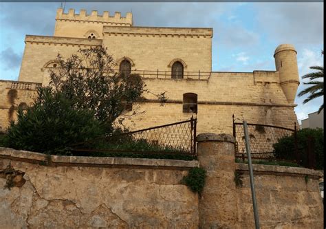 Fortezze E Castelli Di Puglia Il Castello Di Parabita