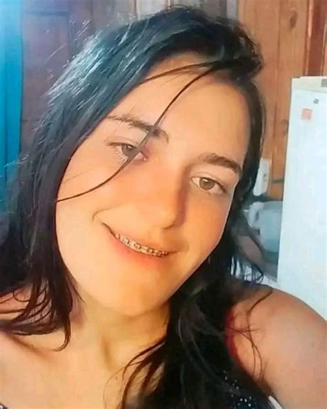 Jovem encontrada morta em Ponta Grossa é enterrada em Curitiba