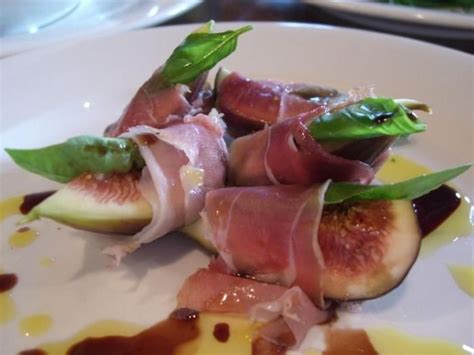 Vijgen Met Rauwe Ham En Basilicum Fig Recipes Prosciutto Appetizer