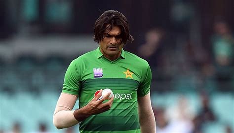 mohammad irfan  pakistans oldest pacer  prime minister