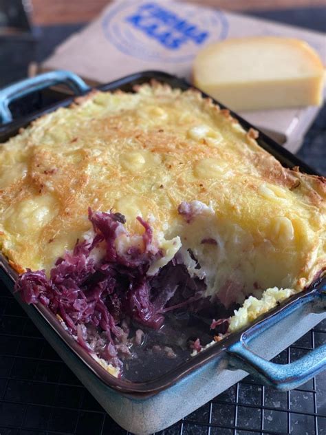 Rode Kool Ovenschotel Met Appel Gehakt En Gegratineerd Met Verse