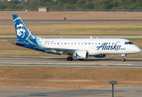 N192sy Alaska Airlines Embraer E175 By Seth Johnson Aeroxplorer Photo Database