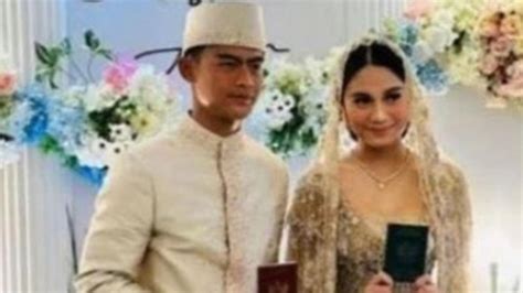 Foto Ekspresi Pratama Arhan Dipeluk Mertua Tatapan Matanya Kosong Jadi