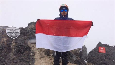 Taklukan Puncak Carstensz Di Papua Diusia 10 Tahun Pendaki Cilik Ini