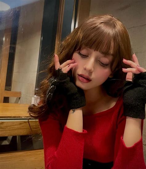 Alizeh Shah Shares More Hot Pictures In Black Corset Belt Pictures Lens