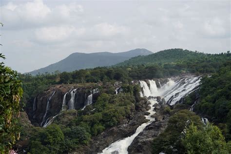 Shivanasamudra Falls: A Stunning Monsoon Getaway