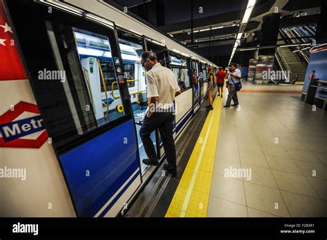 Madrid Subway Stock Photos & Madrid Subway Stock Images - Alamy