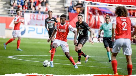 Stade De Reims On Twitter 45 0 2 Les Joueurs Sont De Retour Sur